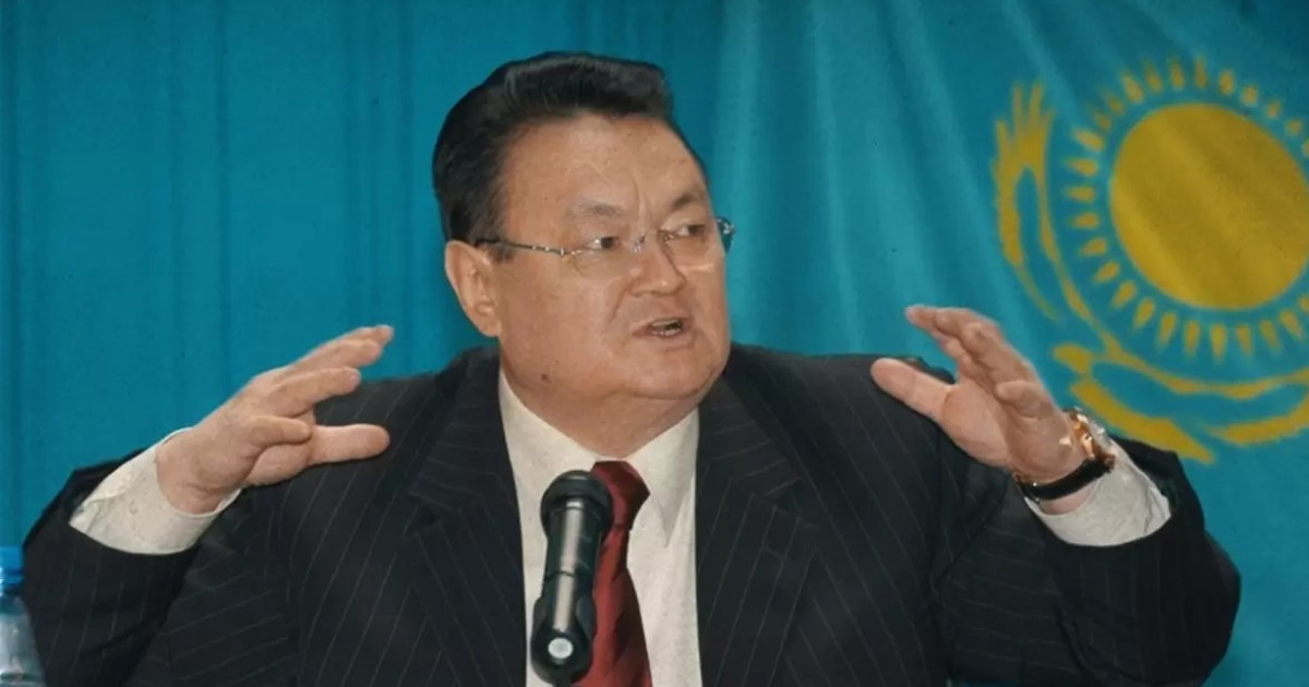 «Көзбен көргенге не жетсін?!»: Мақпал Жүнісова марқұм Заманбек Нұрқаділовтің заттарын көрсетті