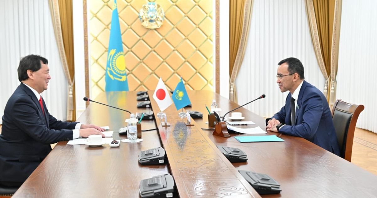 Мәулен Әшімбаев Жапонияның Қазақстандағы елшісімен кездесті