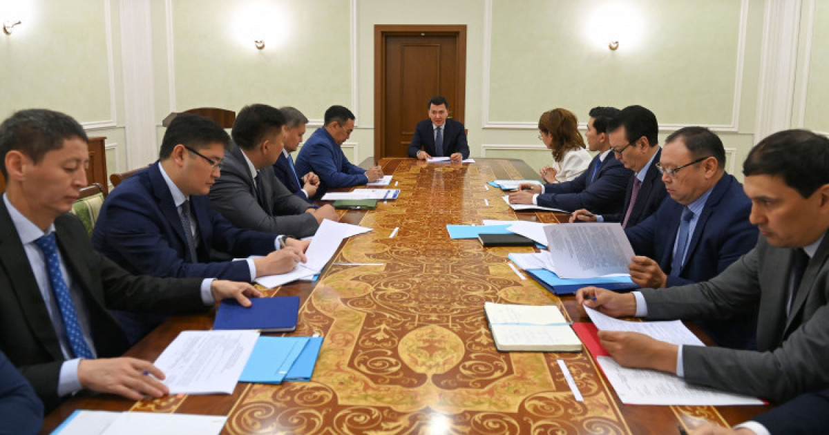 Мемлекеттік кеңесші Ерлан Қарин министрлік басшыларын жинады