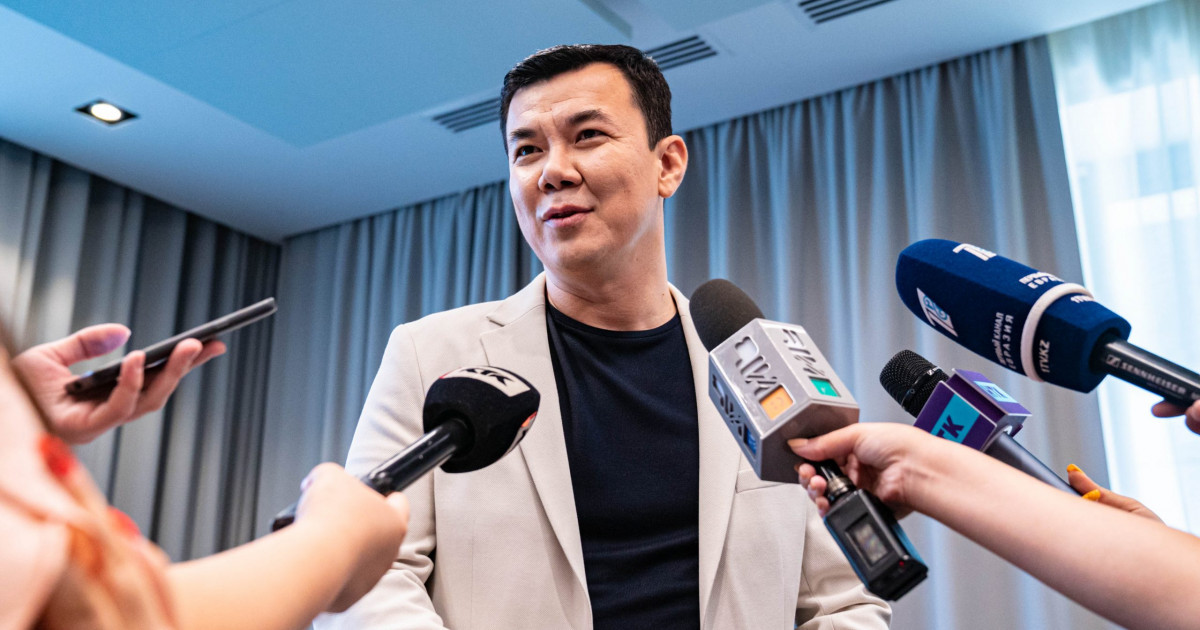 Нұрлан Қоянбаев қолындағы қымбат телефонын залда отырған қызға ойланбастан сыйлай салды