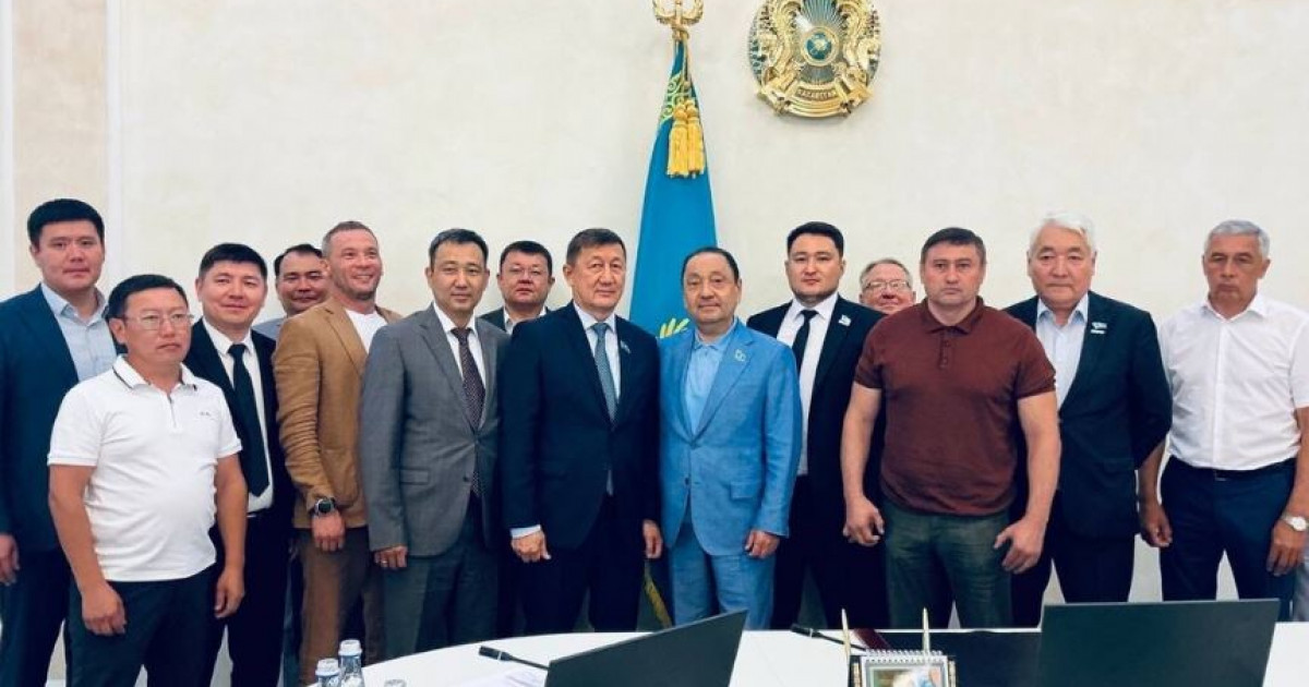 Сенаторлар республика аймақтарын аралады