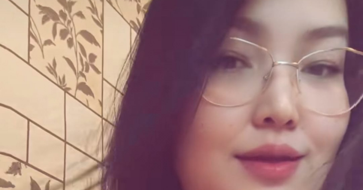 Күлгін шашты гот балапаны жігіт порно трахает