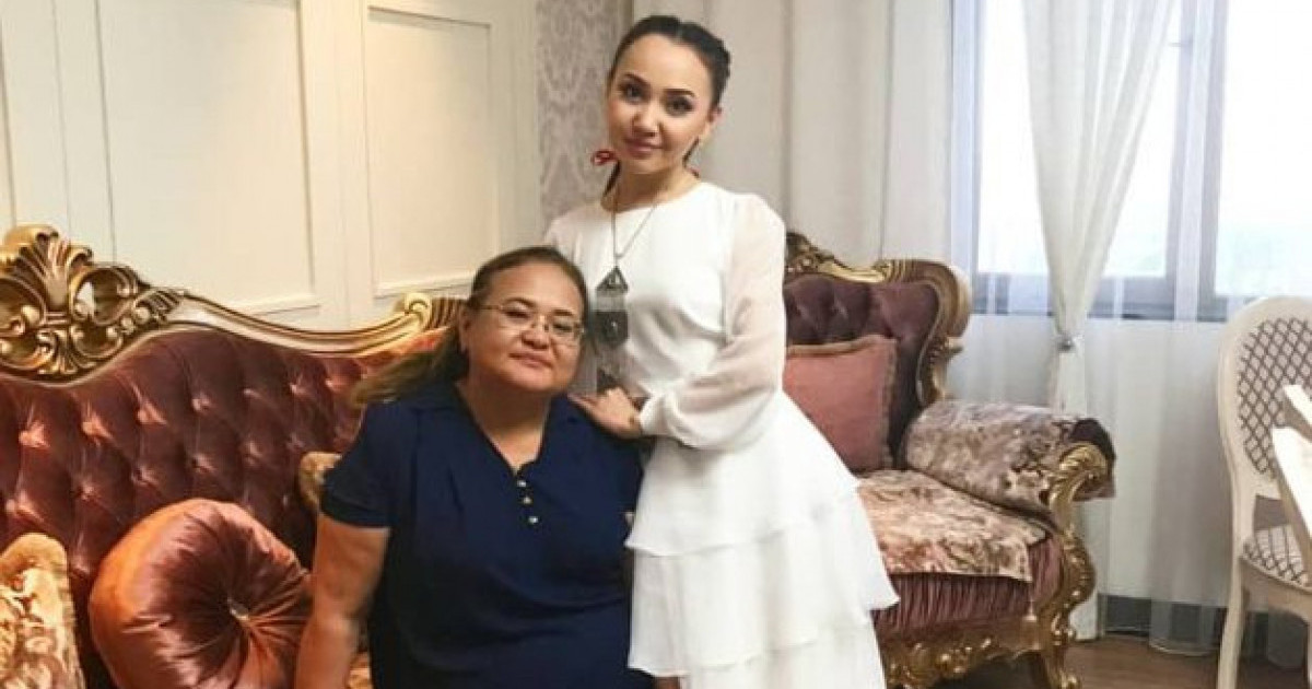 "Жедел жәрдем шақырылды": Перизат Қайраттың анасы ауыр халде