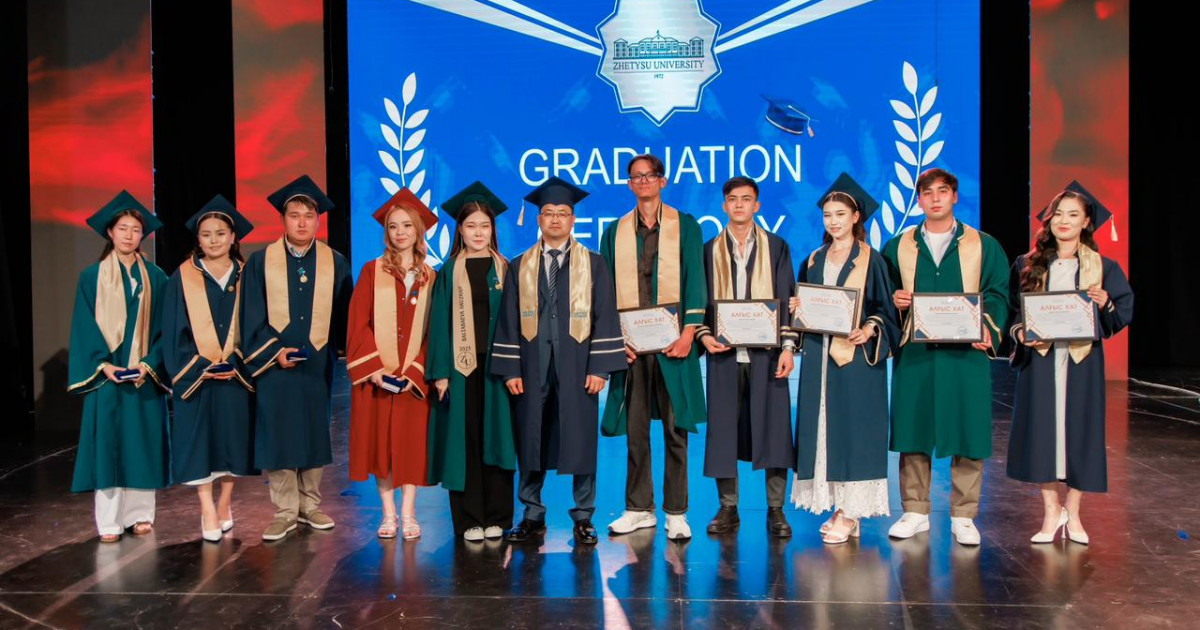 Жетісу университетінде диплом табыстау рәсімі өтті