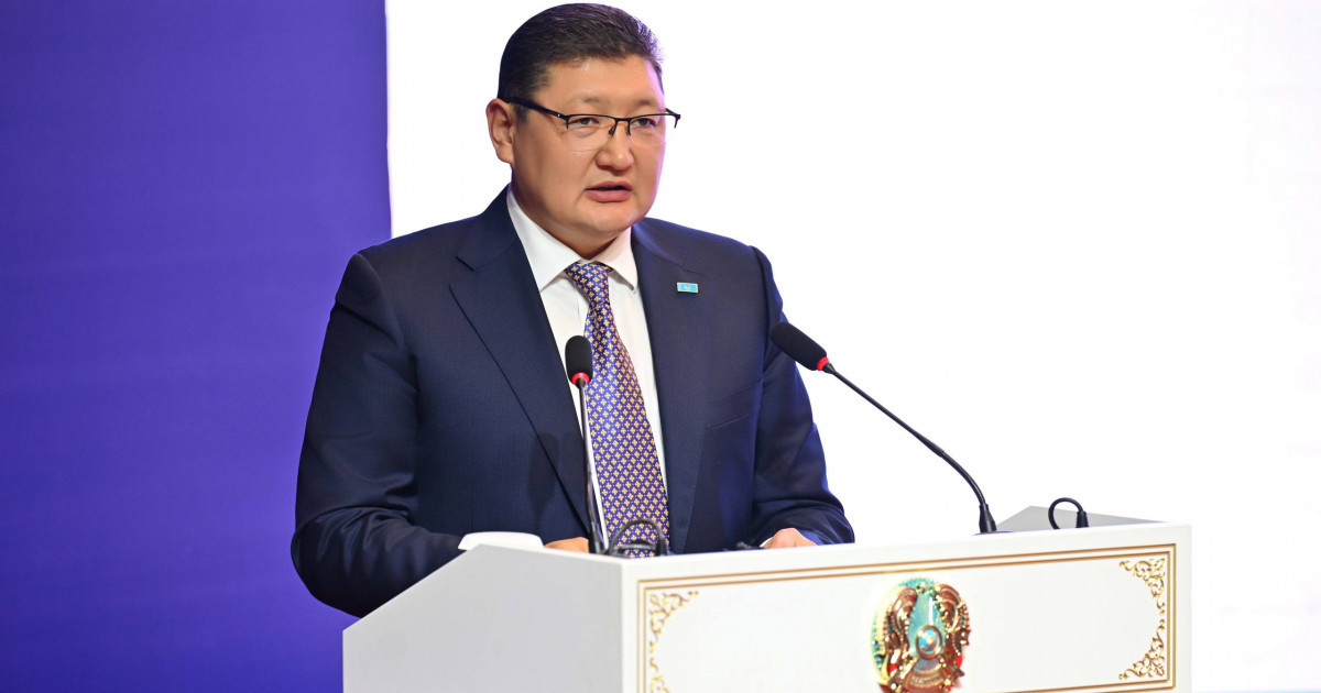 «135 мектеп Starlink жүйесіне қосылды»: Абай облысының әкімі тамыз конференциясында баяндама жасады