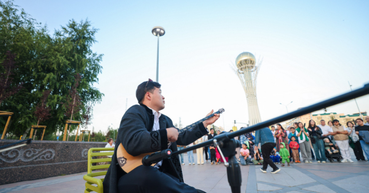 Абайдың 180 жылдығына арналған Домбыра Party-де елорданың мыңдаған тұрғыны бас қосты