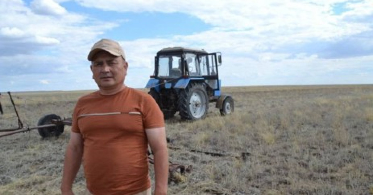 Аудан орталығын жемшөппен қамтамасыз етіп отырған фермер