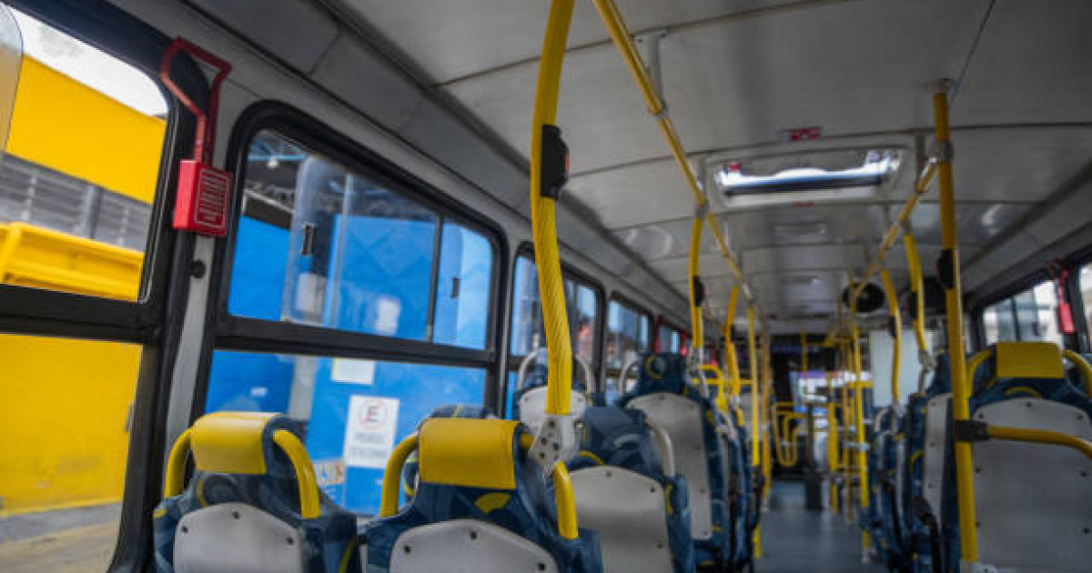 «Автобуста жәшік көтеріп жүрген»: Астанада балалар 3 қорға 340 миллион теңге жинап берген