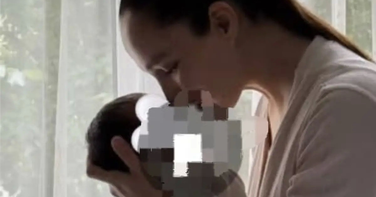 «Бауы берік болсын!»: Қайрат Нұртастың әйелі бесінші сәбиін босанды (видео)