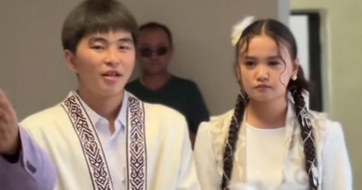 «Екеуі де бөпе ғой»: 2007 жылғы жас жұбайлардың тойы қызу талқыға түсті (видео)