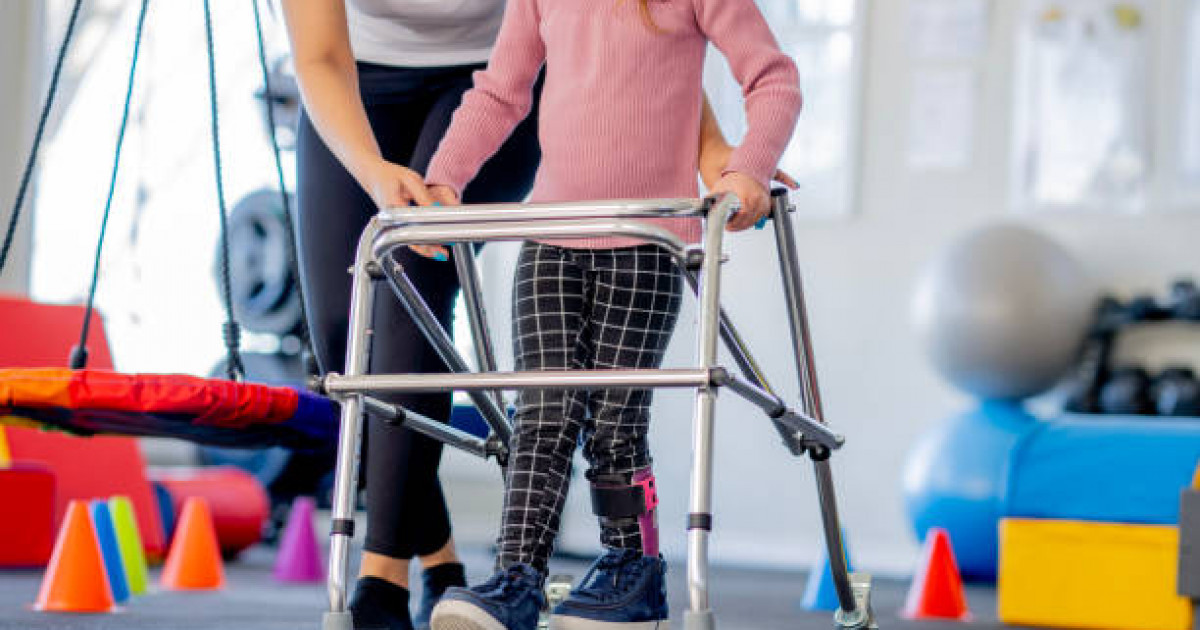 Емі жоқ ауруға шалдыққан 300 балаға тегін операция жасайды