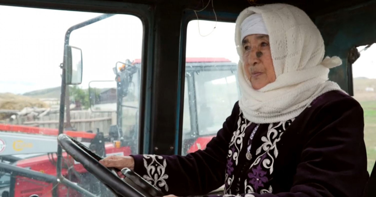 Қарағанды облысында 76 жастағы әже трактор тізгіндейді