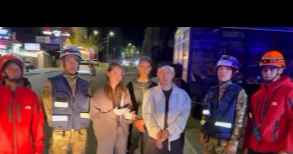 Қасқыр тауы: ТЖМ құтқарушылары жасөспірімдер тобын қауіпті жартастан алып шықты