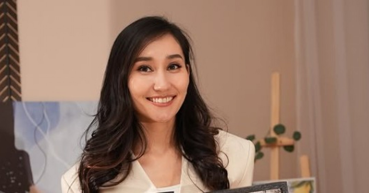 Ән шырқап, күйзелістен шықтым – Дженнифер Лопестің әнін қазақ тілінде орындаған қыз (видео)