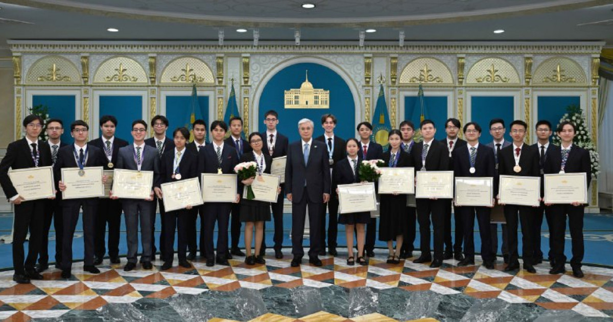 Президент халықаралық пән олимпиадалары жеңімпаздары мен жүлдегерлерін марапаттады