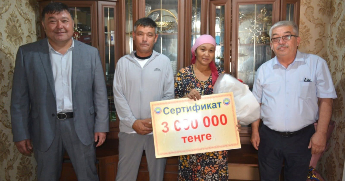 Шардарада аудан әкімі үшем туған ананы арнайы құттықтады