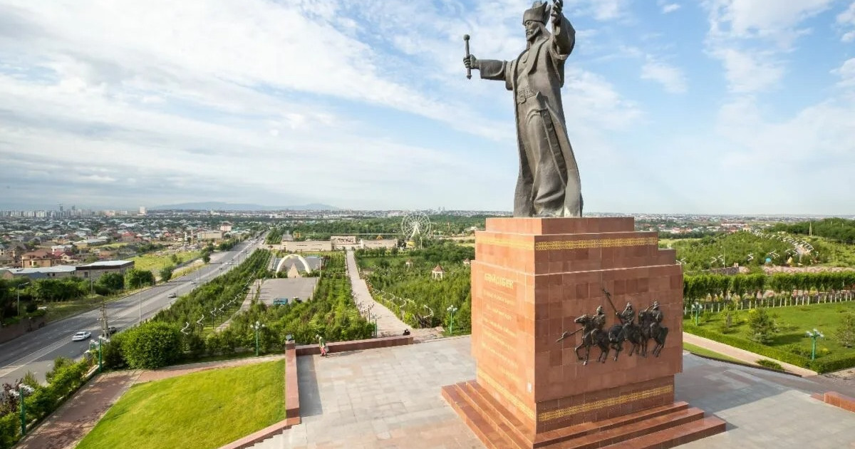 Шымкентте Конституция күніне арналған флешмоб өтті