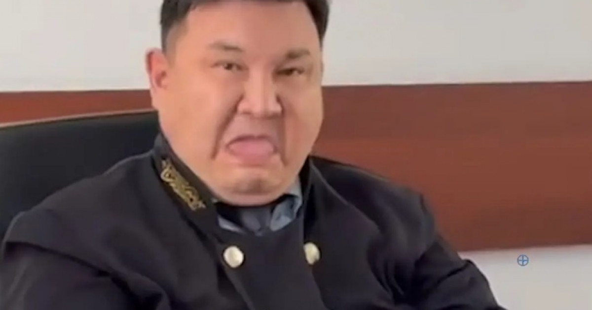 Тілін шығарып, әдепсіз қылық жасаған судья Қарабаевқа тексеріс жүргізіледі