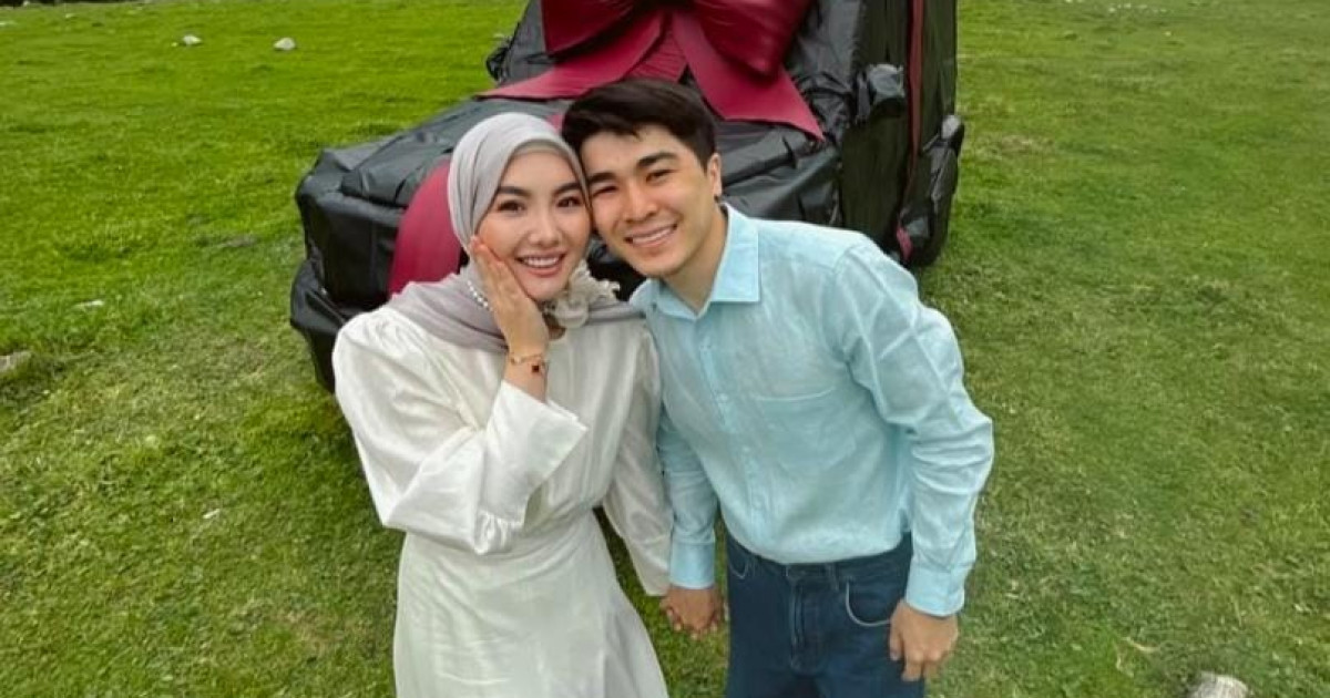 Төреғали Төреәлінің қарындасына күйеуі қымбат сыйлық жасады