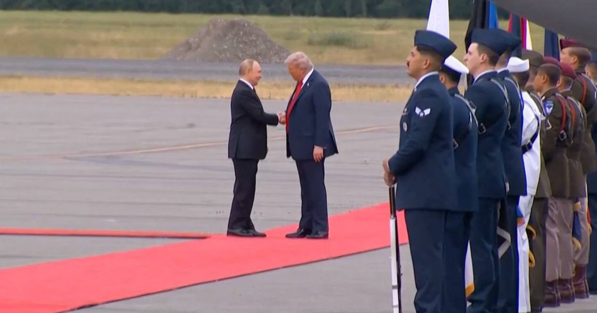 Трамп пен Путин Аляскада кездесті