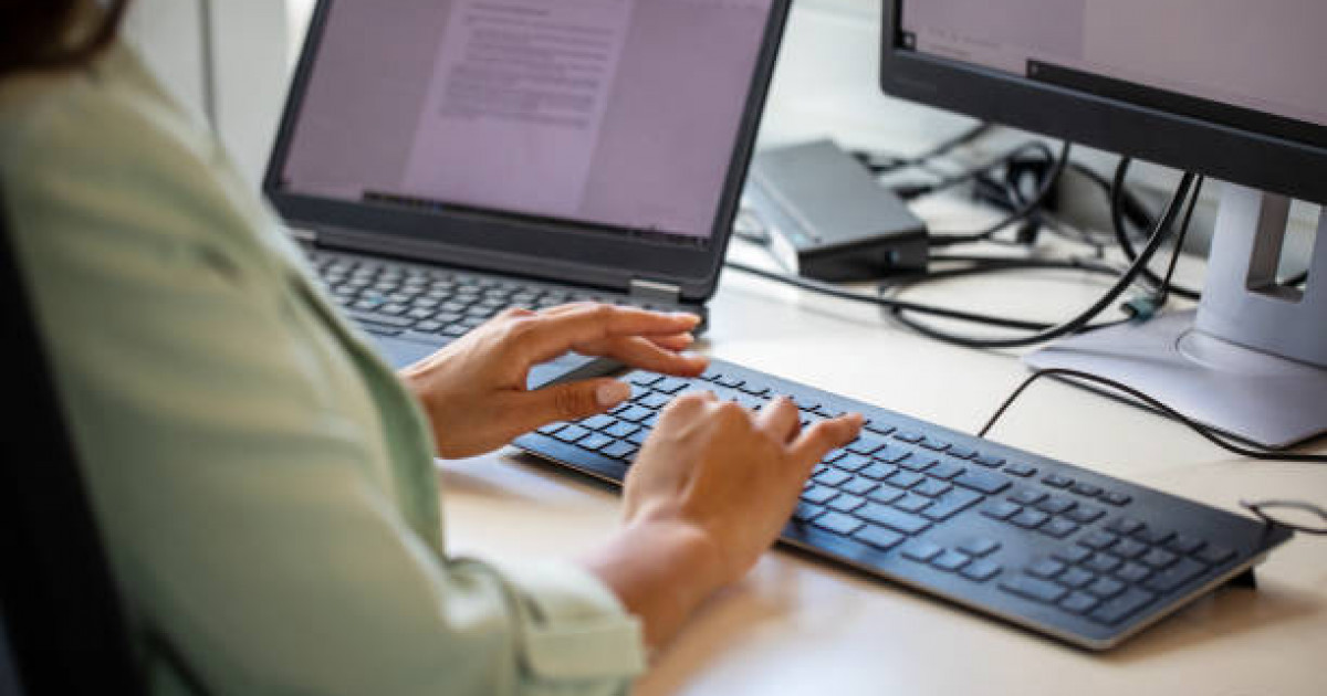 Компьютер алдында ұзақ отыратындарға арналған 6 кеңес