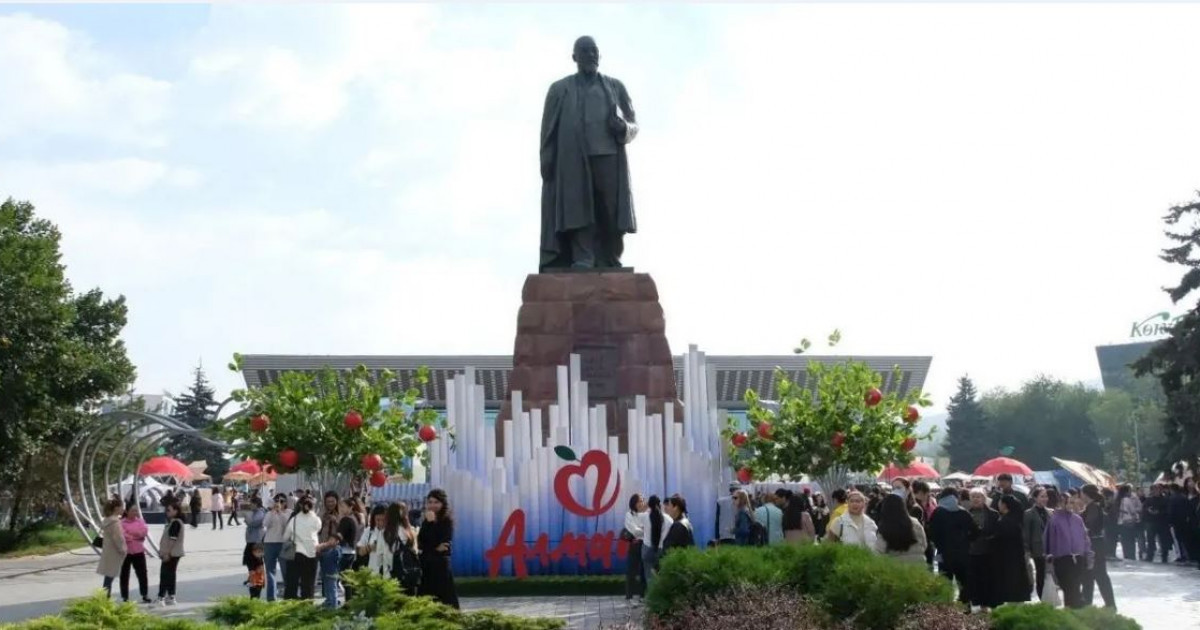 100 тонна алма әкеледі