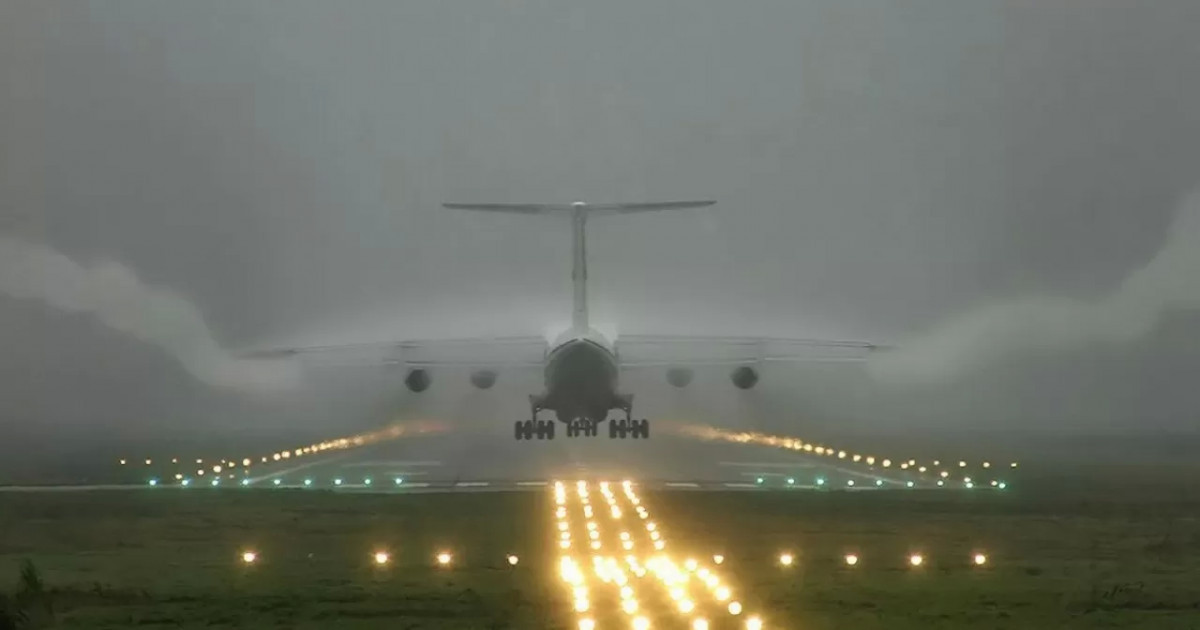 «Алматы-Ақтау» жолаушылар ұшағы шұғыл қонды