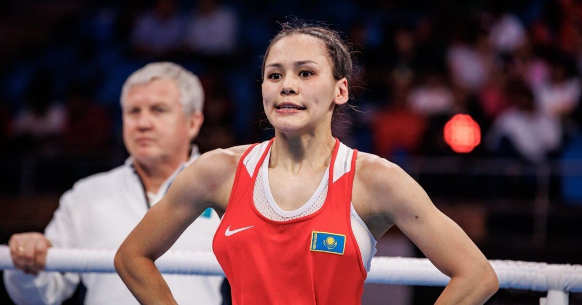 Бокстан әлем чемпионы Алуа Балқыбекова әкесіне су жаңа көлік сыйлады