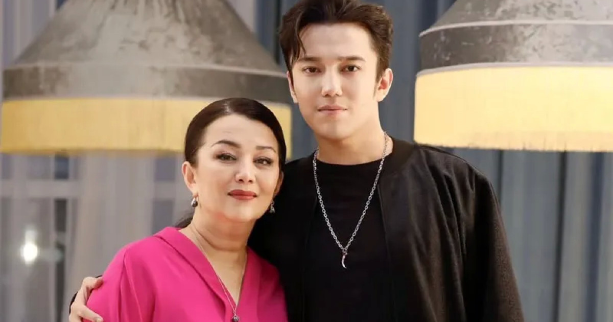 Тозған кемпірмен порно видео Догги стилінде тұрып мастурбация жасау