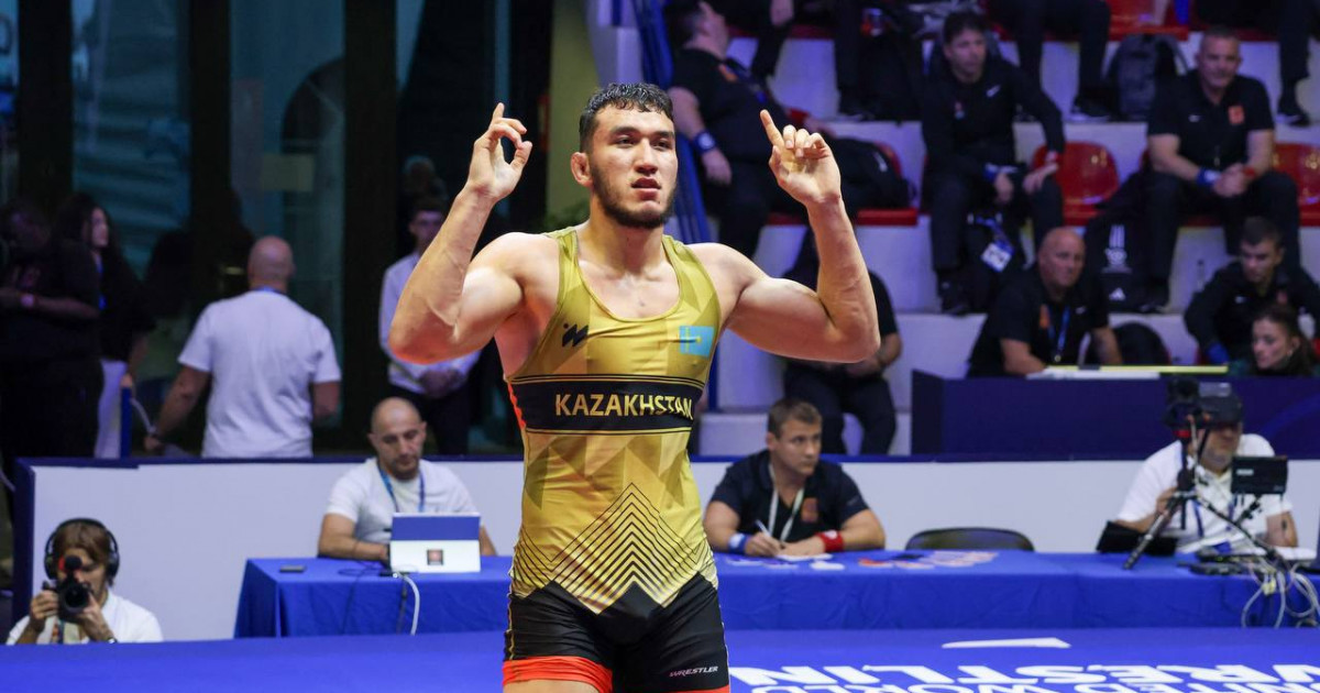 Шұлық пен трусики киген қыз онлайн