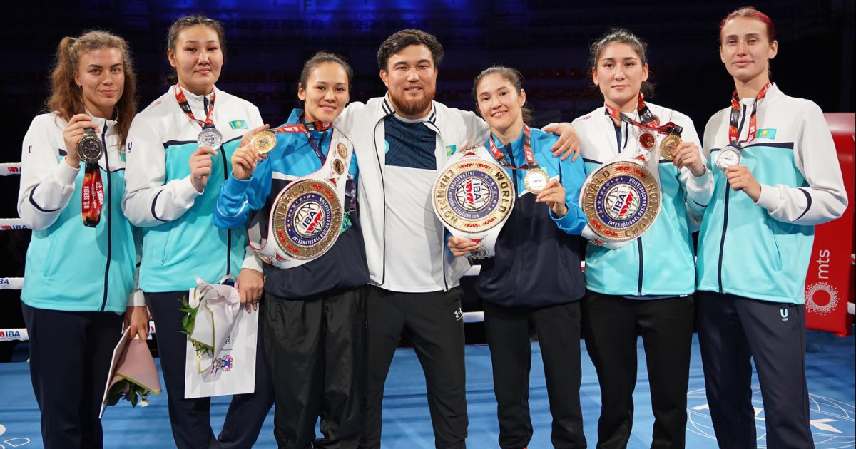 «Мексикадағы демалыс» шоуындағы жалаңаш қыздар