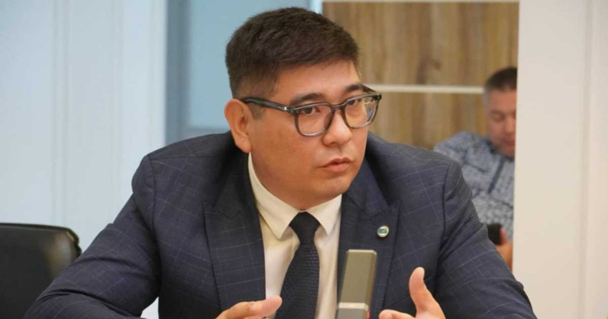 Мәжілістің жаңа депутаты ант қабылдады