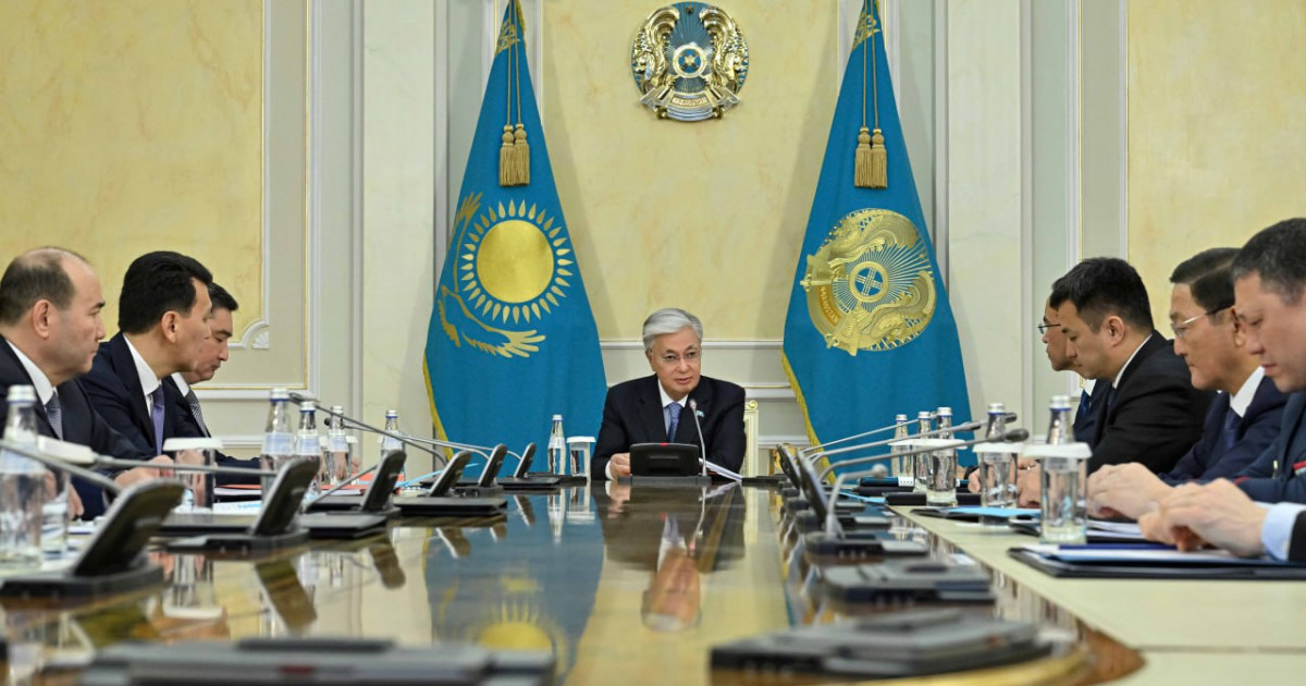 Torbe Presenta көмегімен порно көру Жалаңаш жігіттердің күнделікті тақыр жері