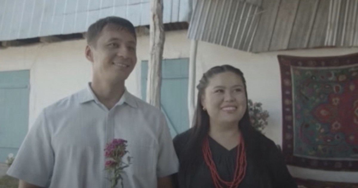 Екатерина Гусеваның дубльі бейнеленген порно видеоны қараңыз.