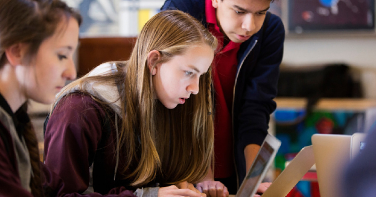 Оксфорд студенттерге ChatGPT-ді қолдануға рұқсат берді, тек ғылыми зерттеулерде ғана