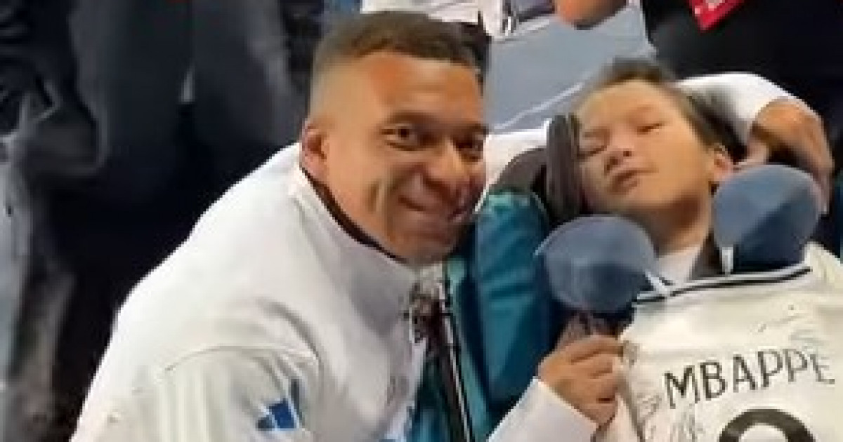 «Реал Мадрид» футболшылары Қазақстанға келіп, кішкентай баланың арманын орындады (видео)