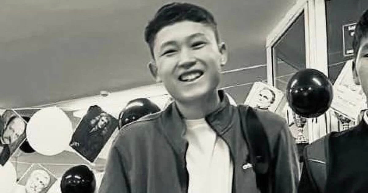 Шешініп жатқан порно видео