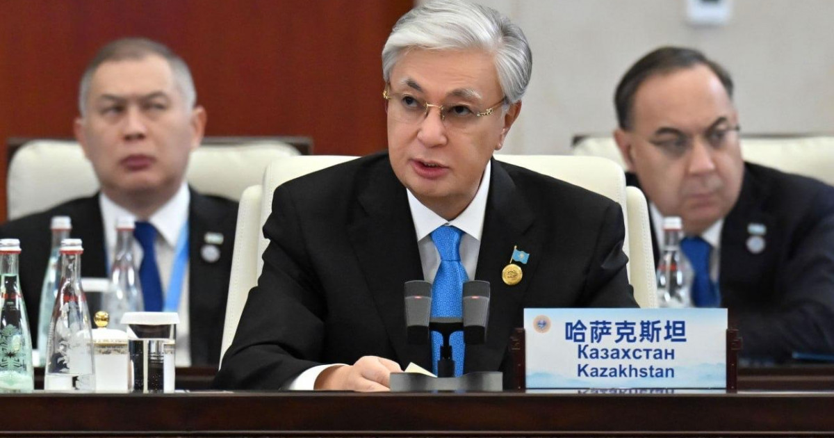 ШЫҰ саммитінде Қытай туының қасына Қазақстан Туы қойылуы кездейсоқ емес – Бақтияр Мәкен