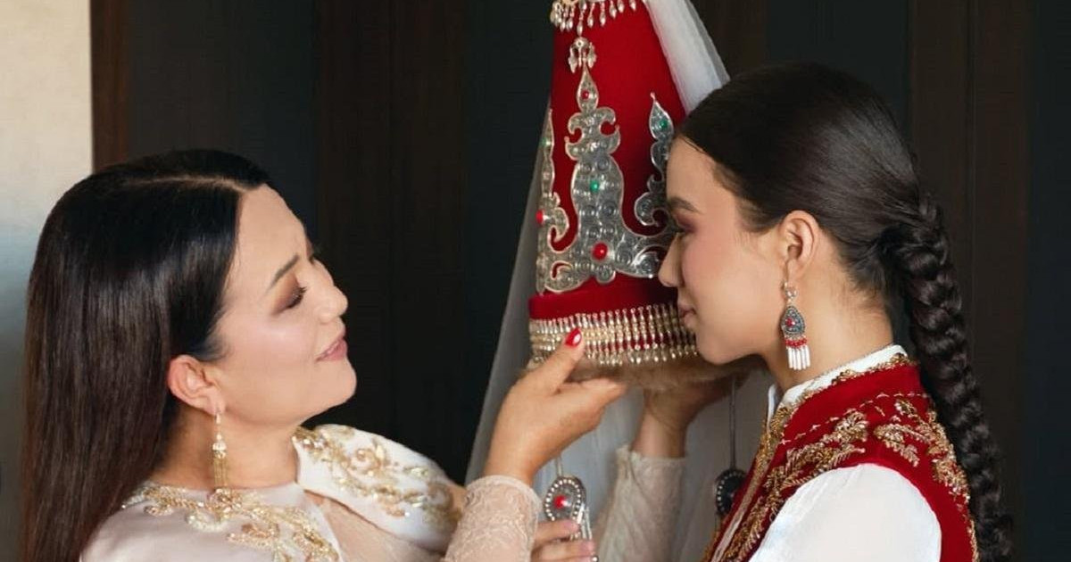 Ерлі-зайыптылар бейнебаянға шақырды Трусикидегі үлкен жопадағы ит стилі