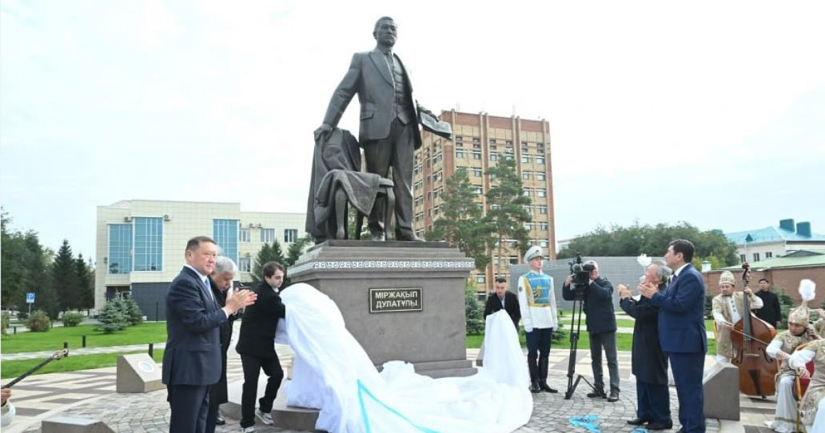 Емізіктерге арналған қысқыштармен секс порно