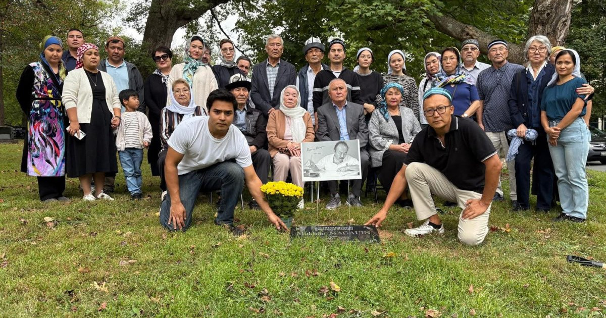 Вашингтонда жерленген жазушы Мұхтар Мағауиннің қабіріне туған жерінің топырағы жеткізілді