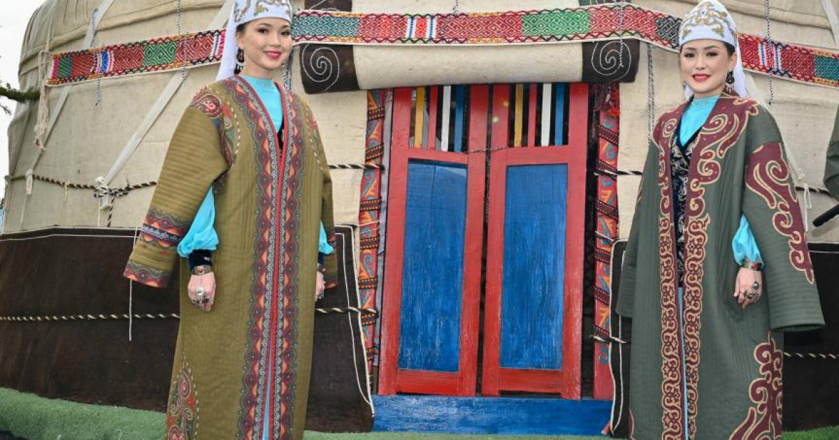 Анкара төрінде қазақтың ағаш үйі тігілді