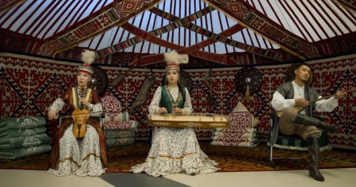 Асхат Аймағамбетов шеберлерді заңнамалық тұрғыда қолдау қажеттігін айтты