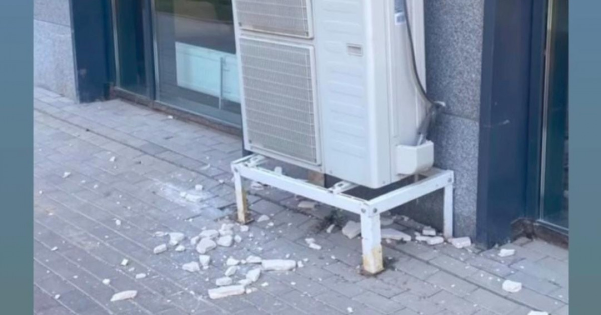 Астанадағы көпқабатты тұрғын үйдің бірінен қасбеттік плиталар түсіп, тұрғындардың мазасын алды (ВИДЕО)