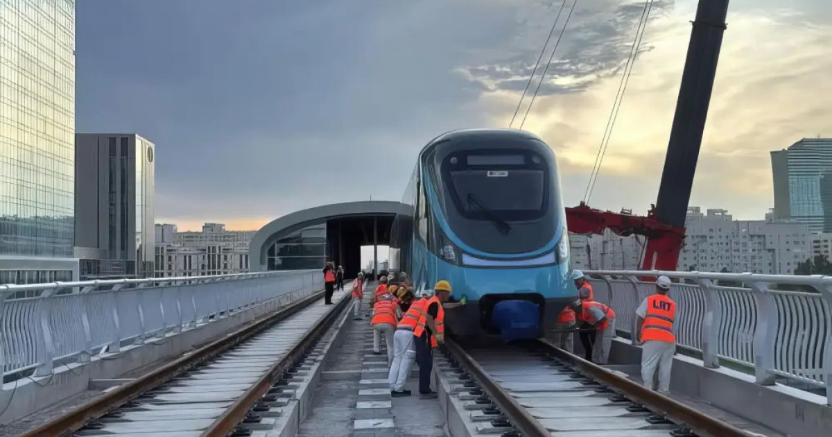 Астанаға LRT-ның тағы екі жылжымалы құрамы жеткізілді