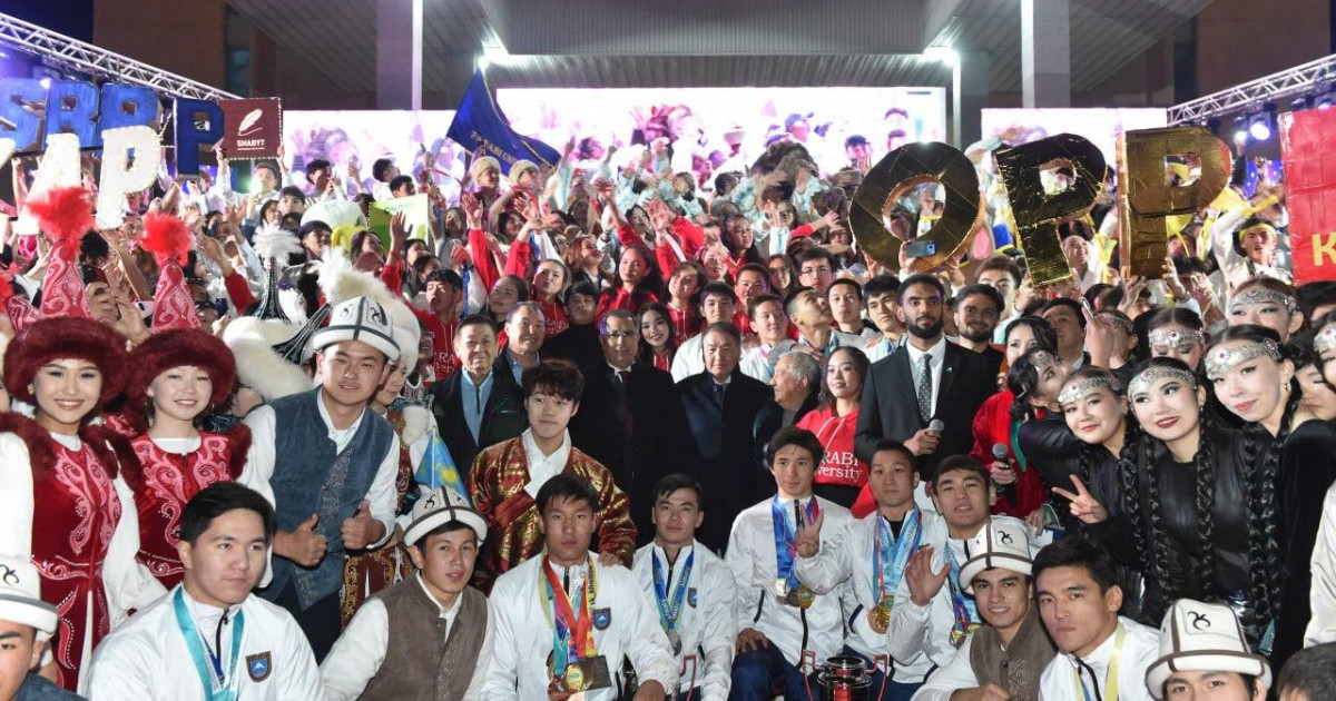 ҚазҰУ студенттер қатарына қабылдауды жасанды интеллектінің қатысуымен өткізді