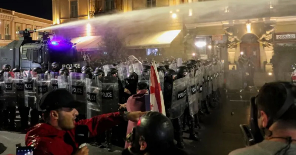 Грузияда наразылар президенттік сарайға басып кіруге тырысты