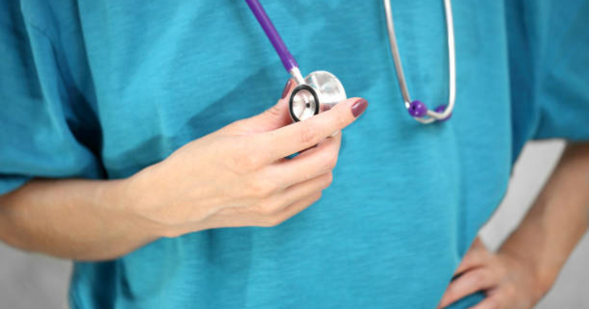 Интернетте порно көру кезінде ұсталды