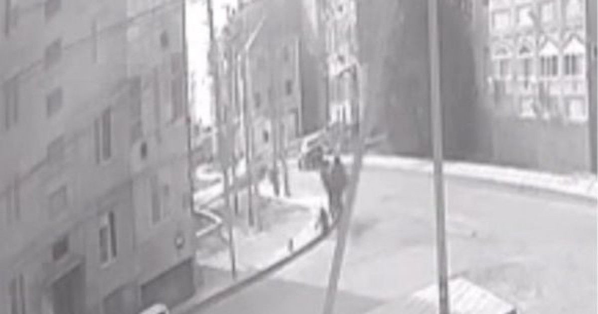 Құлсарыда түйе көшеде кетіп бара жатқан баланы таптап кетті