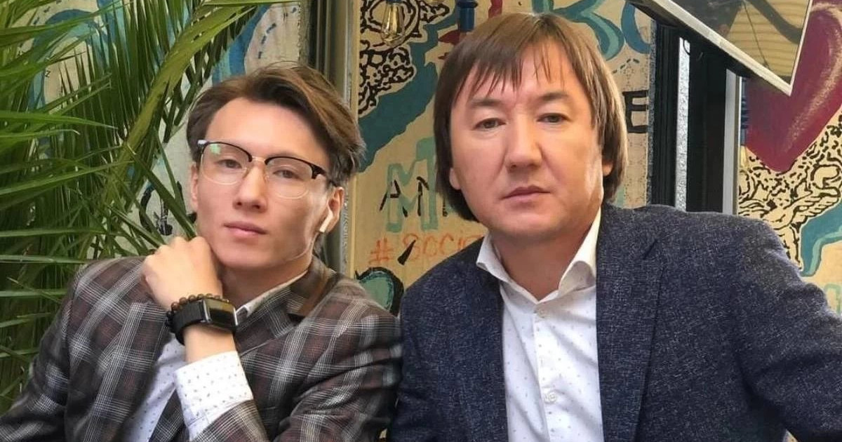 Полицейлер бір-бірін ұрып жатыр